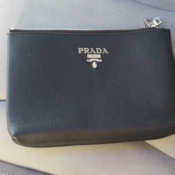 Prada hand bag - Picture 1 of 3